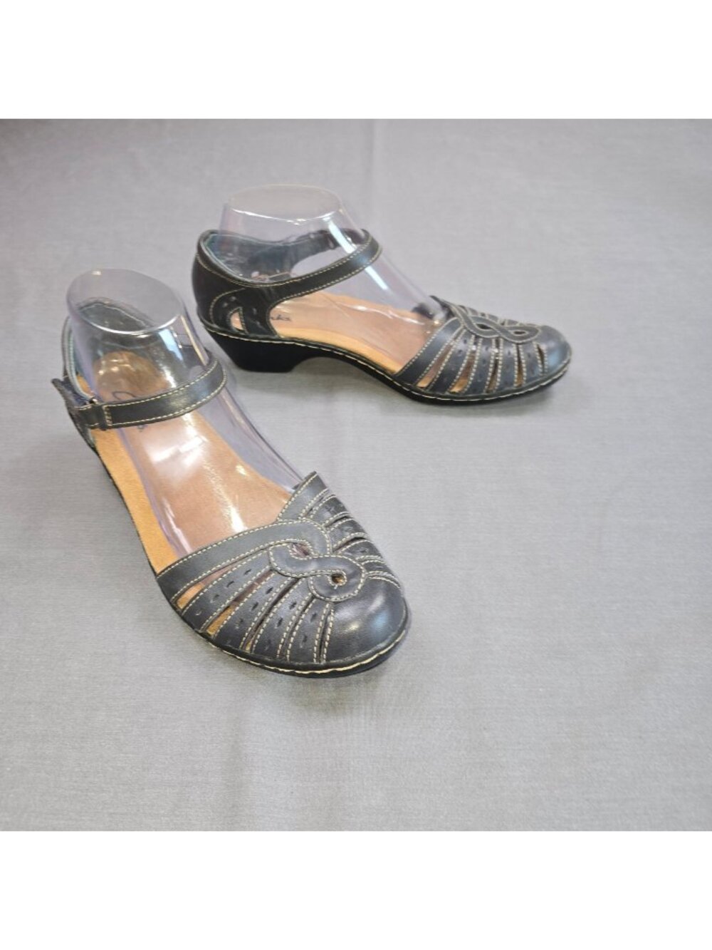 Clarks 8M Womens Mary Jane Shoes Black Leather Cutout Stitched Detail Closed Toe